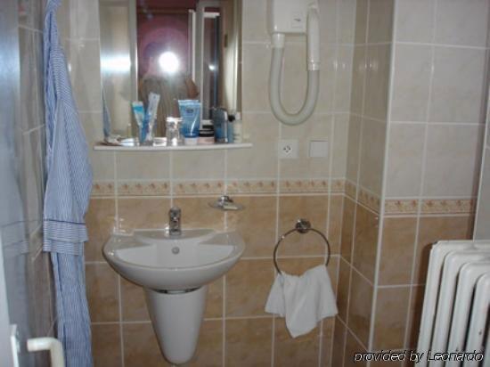 Claris Hotel